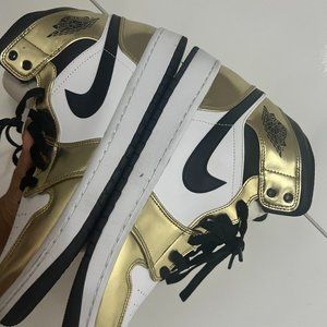 Authentic nike Jordan Mid SE gold and black size 10 mens